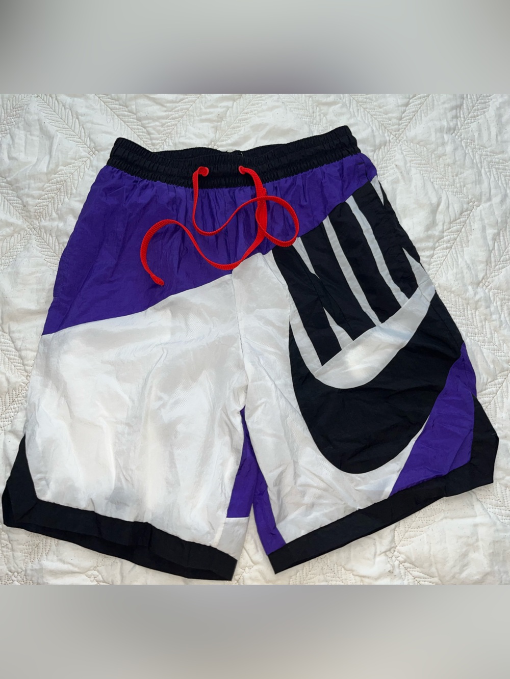 Nike boys basketball Athletic Shorts 
Size Medium